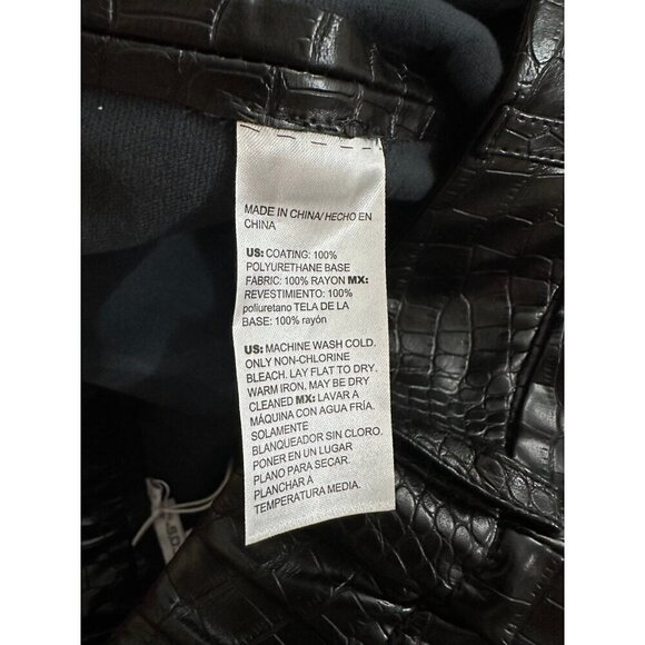 Chicos Faux Crocodile Wide Leg Crops 2.5 - Picture 9 of 9